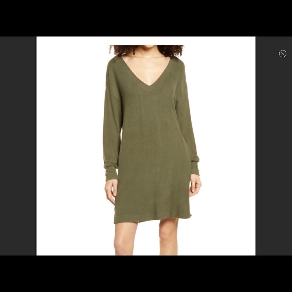 Socialite V knit dress NWT M